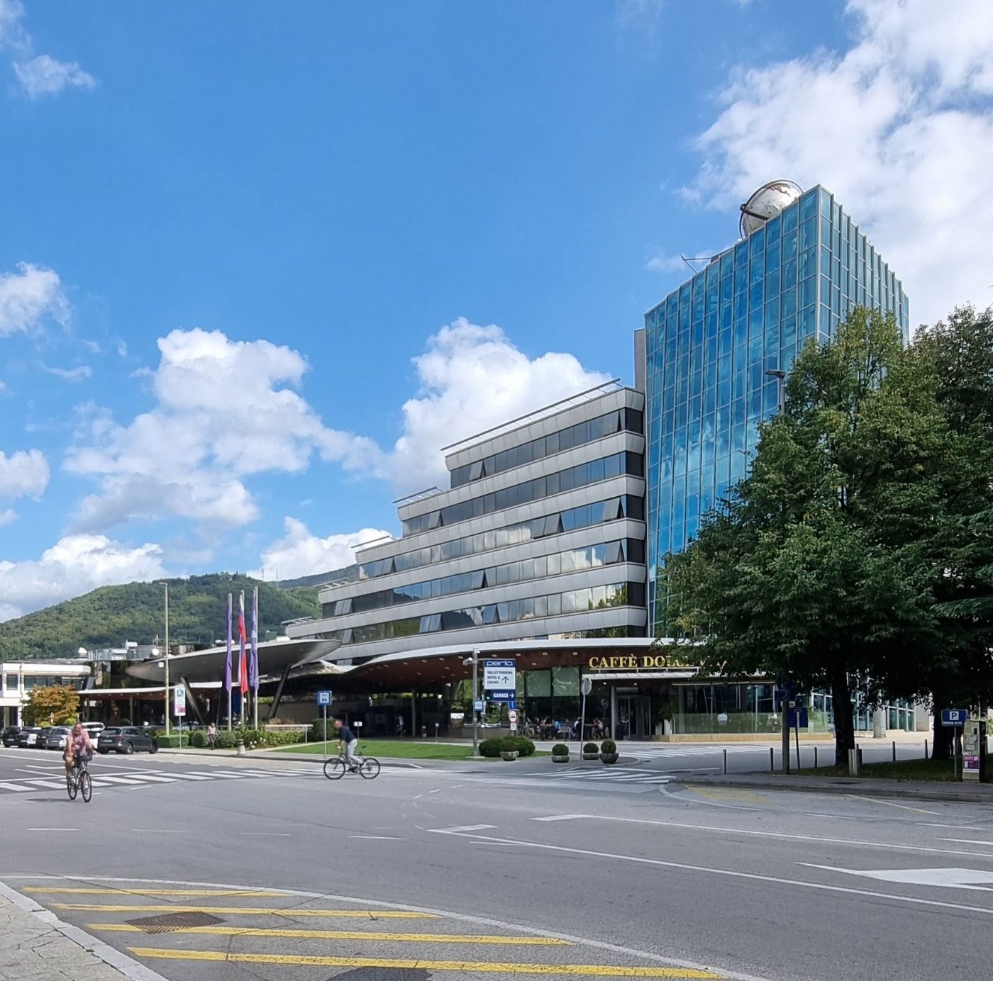 Hotel in igralnica Perla v Novi Gorici, pogled z ulice